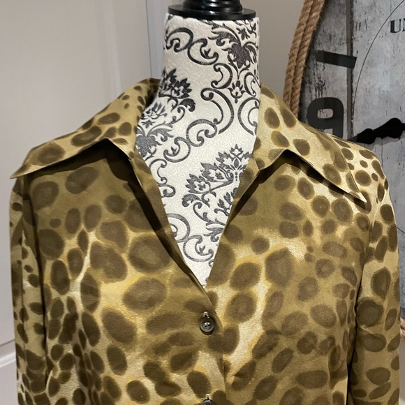 Giraffe print blouse with flared sleeves - Picture 2 of 7